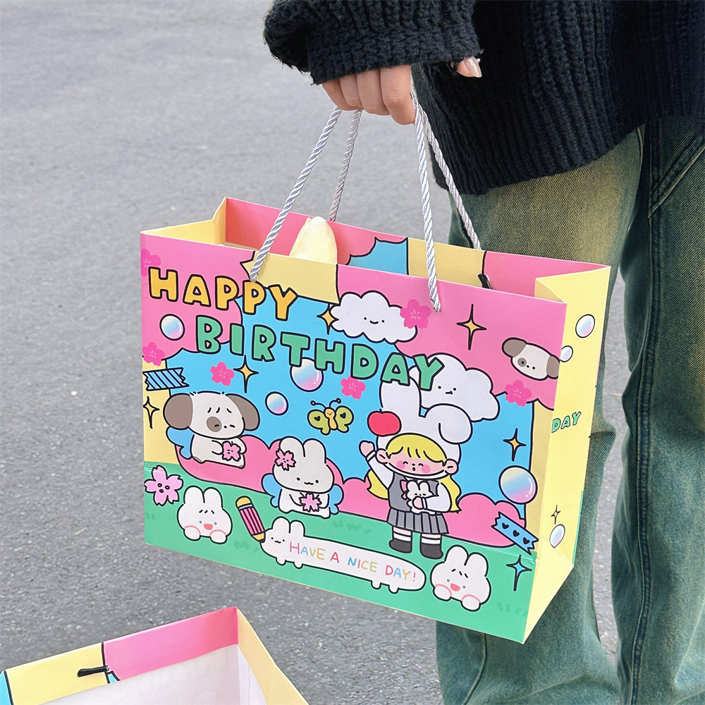 Túi giấy đựng quà sinh nhật hoạ tiết dễ thương Mua Tất