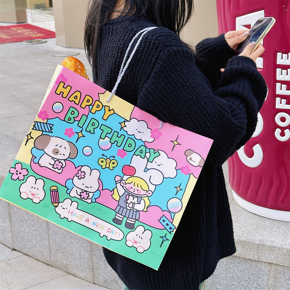 Túi giấy đựng quà sinh nhật hoạ tiết dễ thương Mua Tất