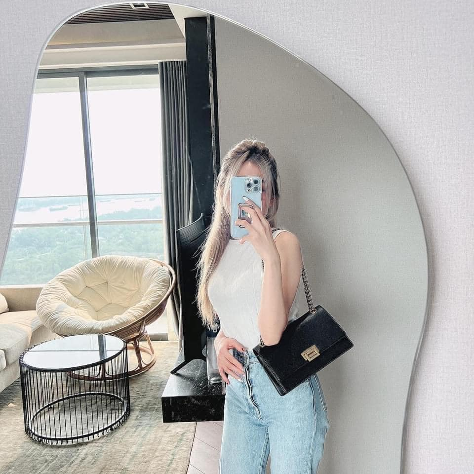 Túi đeo vai phom chữ nhật C.N.K