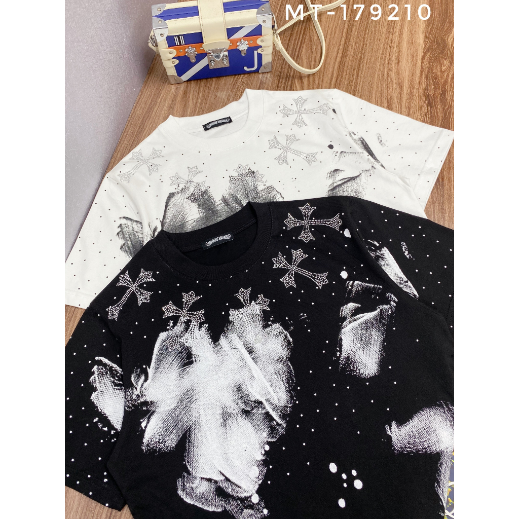 Áo Phông Cho me Heas.tt Siêu Phẩm Họa Tiết Cổ Đính Đá_Áo Thun Nam Nữ Bản Hoàn Thiện