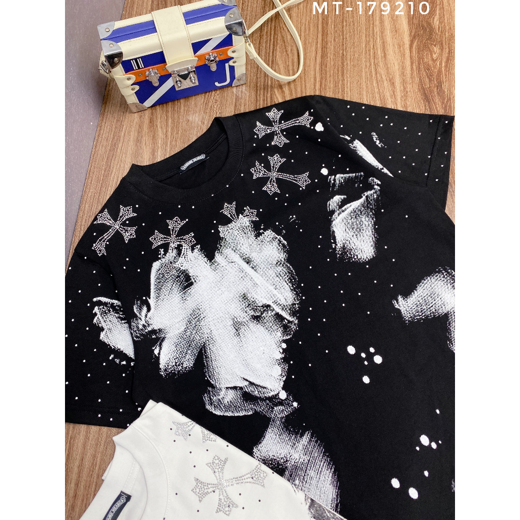 Áo Phông Cho me Heas.tt Siêu Phẩm Họa Tiết Cổ Đính Đá_Áo Thun Nam Nữ Bản Hoàn Thiện