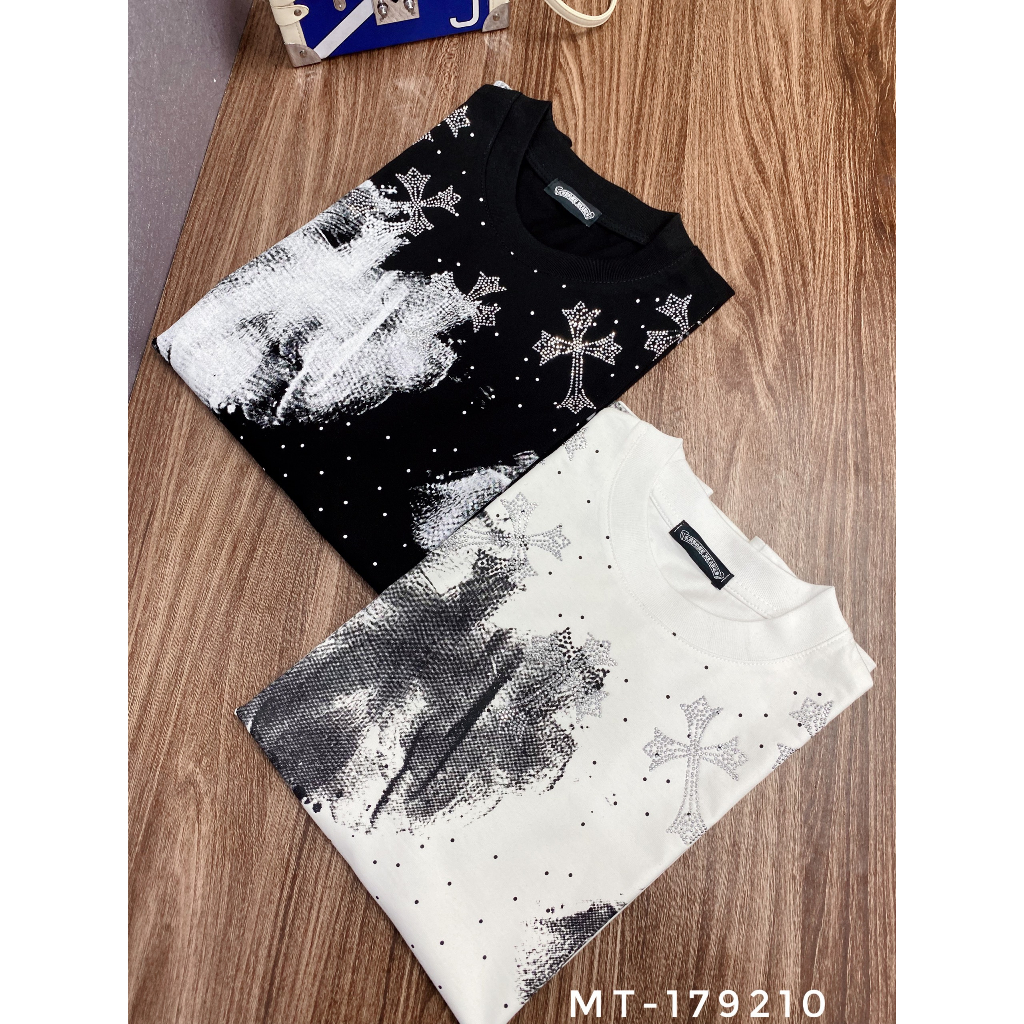 Áo Phông Cho me Heas.tt Siêu Phẩm Họa Tiết Cổ Đính Đá_Áo Thun Nam Nữ Bản Hoàn Thiện