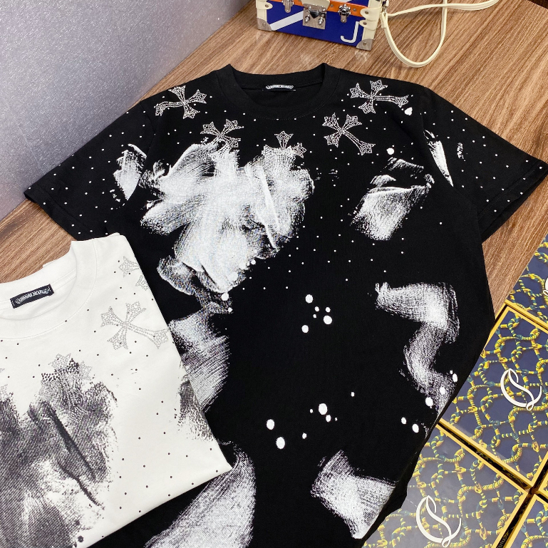 Áo Phông Cho me Heas.tt Siêu Phẩm Họa Tiết Cổ Đính Đá_Áo Thun Nam Nữ Bản Hoàn Thiện