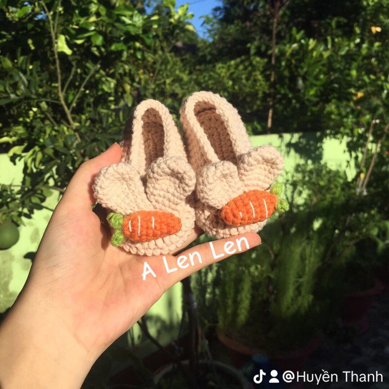 Giày handmade cho bé, bằng len sợi đáng yêu