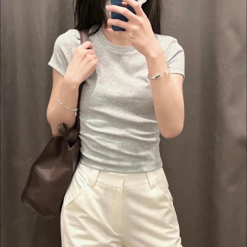 Áo thun Uniqlo Baby Tee