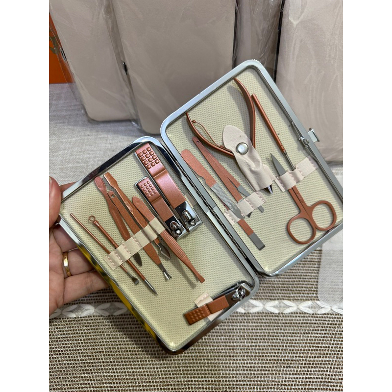 Bộ kìm cắt tỉa móng tay móng chân, bấm móng 16 chi tiết màu hồng siêu sang xịn