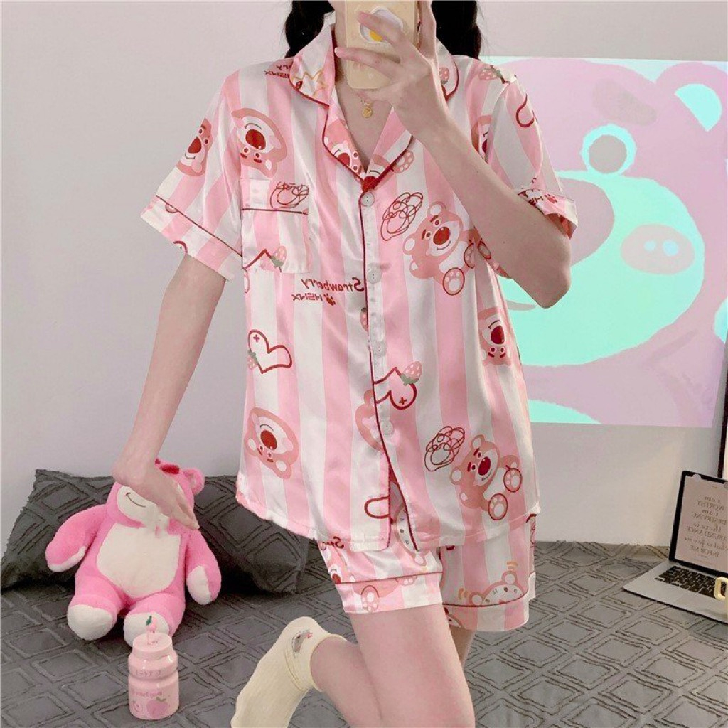 Đồ bộ pijama mặc nhà nữ YAMOPAD áo cộc tay + quần đùi cao cấp chất liệu lụa Latin gấu dâu, họa tiết dễ thương