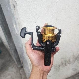 MÁY CÂU DỌC DAIWA STRIKEFORCE B SD 2500-4000