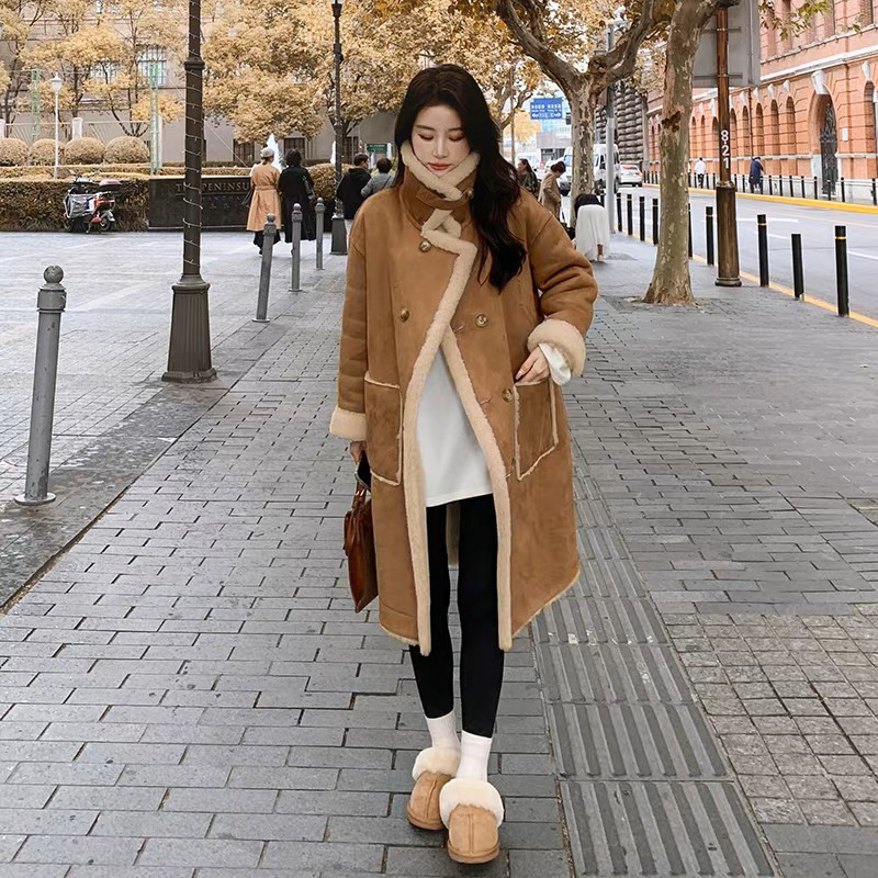 Áo khoác da lộn lót lông dáng dài màu nâu phong cách Hàn quốc