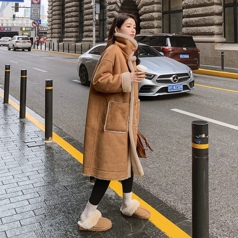 Áo khoác da lộn lót lông dáng dài màu nâu phong cách Hàn quốc