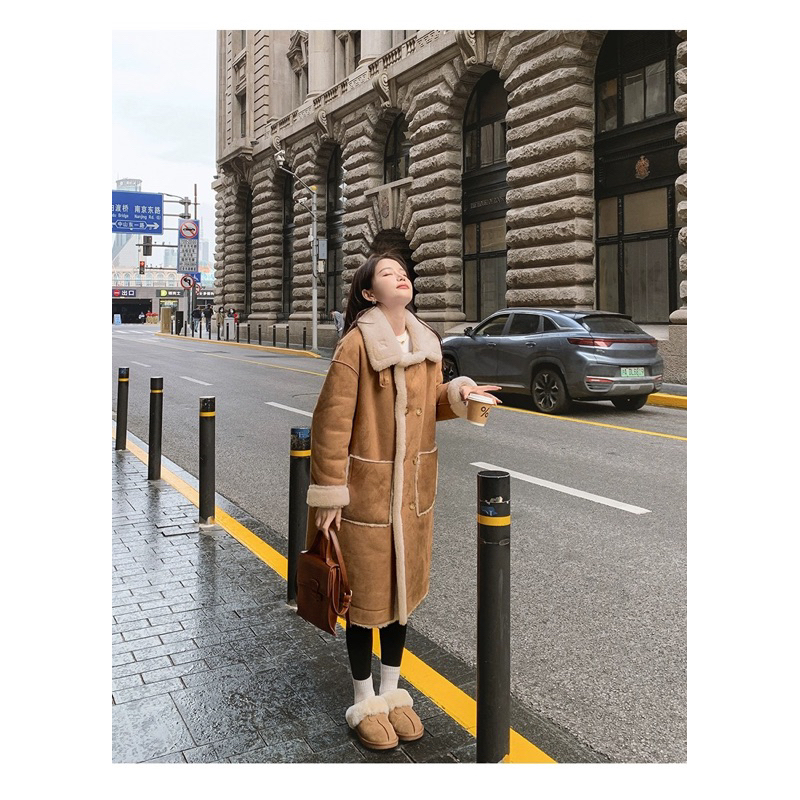 Áo khoác da lộn lót lông dáng dài màu nâu phong cách Hàn quốc