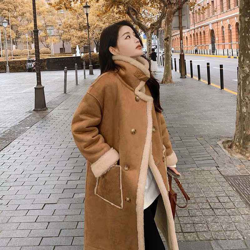 Áo khoác da lộn lót lông dáng dài màu nâu phong cách Hàn quốc