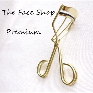 Bấm Mi The Face Shop Premium Eyelash Curler - Vàng