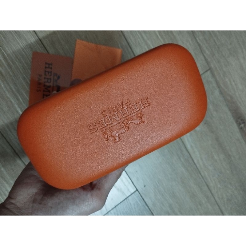 Hộp đựng kính Her.Mes giá thanh lý