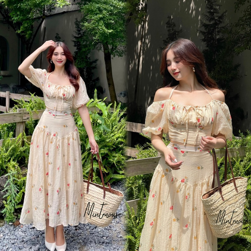 Váy maxi đi biển họa tiết hoa áo crotop tay phồng kết hợp chân váy xòe dáng dài