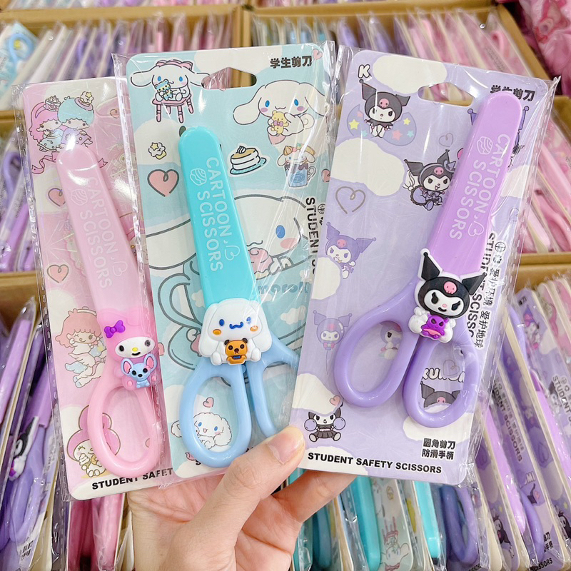 Kéo Cắt Giấy Có Nắp Đậy Mẫu Gấu Dâu/Kuromi/Melody/Cinnamoroll