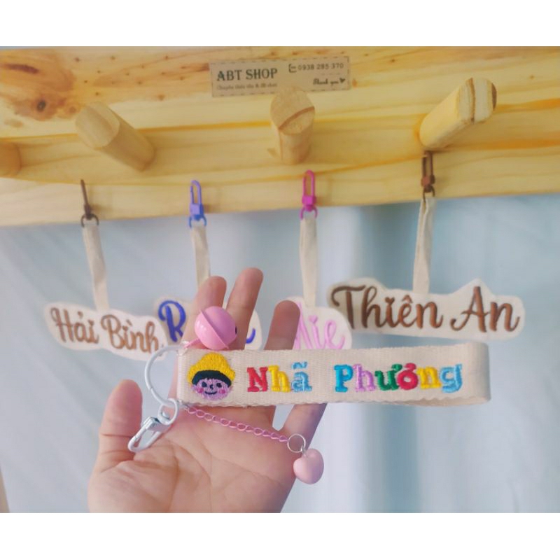 Nametag màu sắc thêu tên + hình theo yêu cầu k tính phí đổi hình