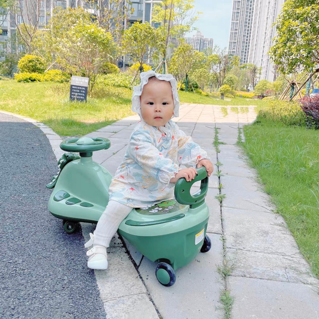 Xe Lắc Cho Bé, Xe chòi chân Thăng bằng 4 bánh cho bé kèm nhạc và đèn hình khủng long cao cấp.