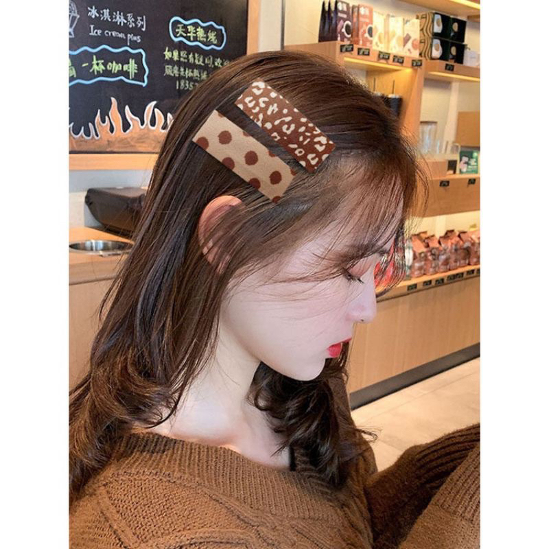Kẹp tóc mái bọc vải họa tiết da beo, chấm bi màu trà sữa