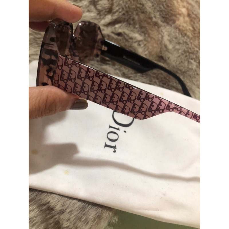 Kính si hiệu nữ di.or kiên Nhật