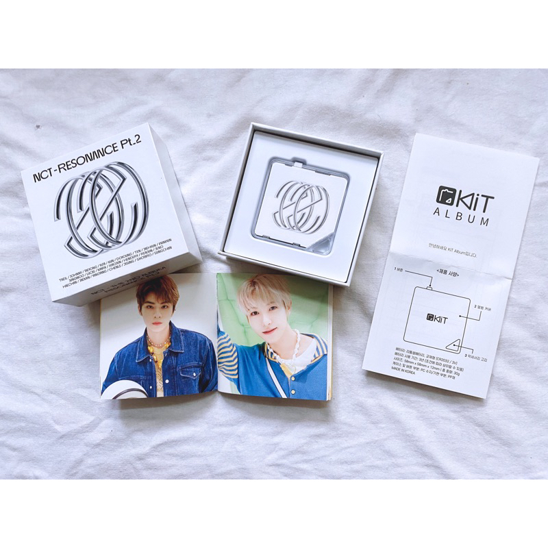 Nct 2020 album Resonance Kit ver đã khui seal, không bao gồm photocard.