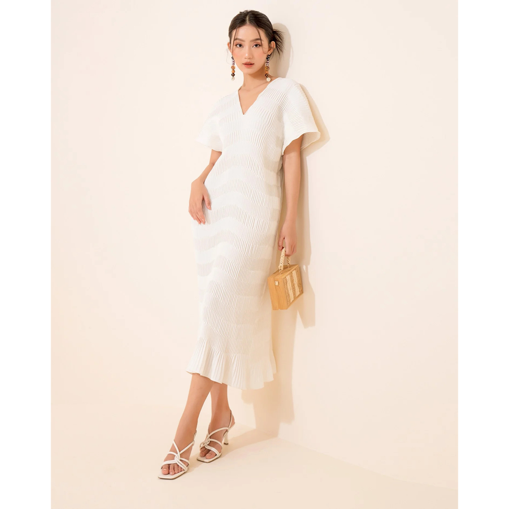 Đầm tay liền dập ly cut-out hở lưng - Everluxe