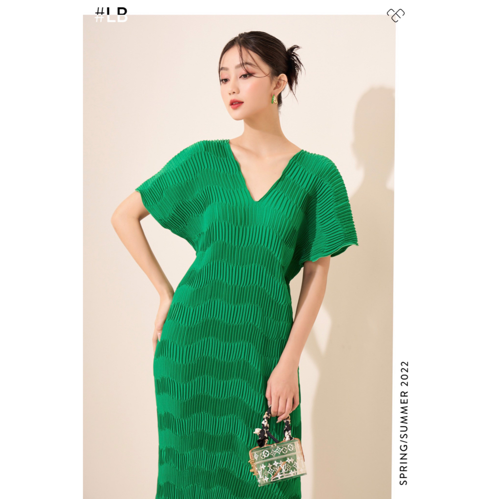 Đầm tay liền dập ly cut-out hở lưng - Everluxe