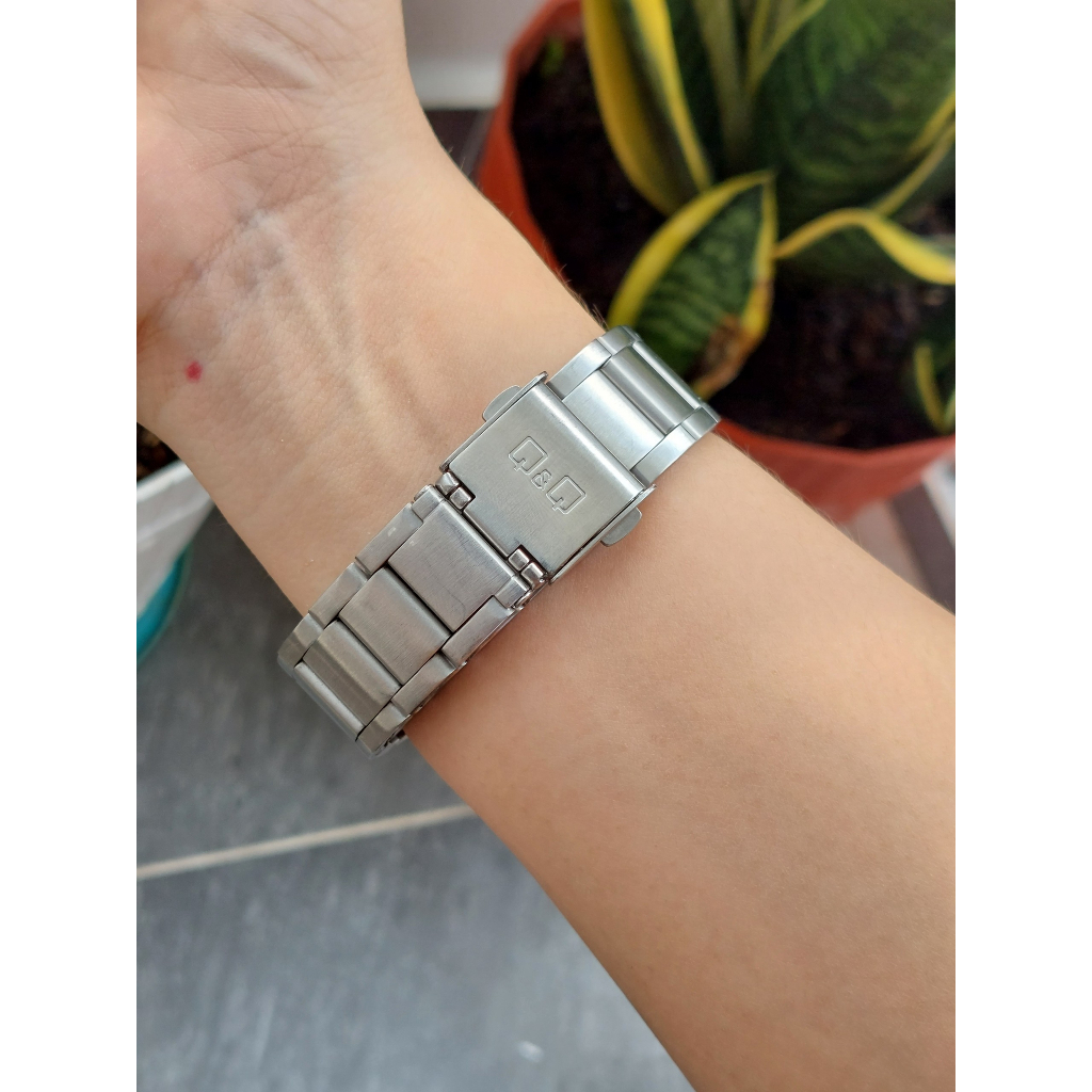 Đồng hồ nam Q&Q pin năng lượng ánh sáng hàng Si