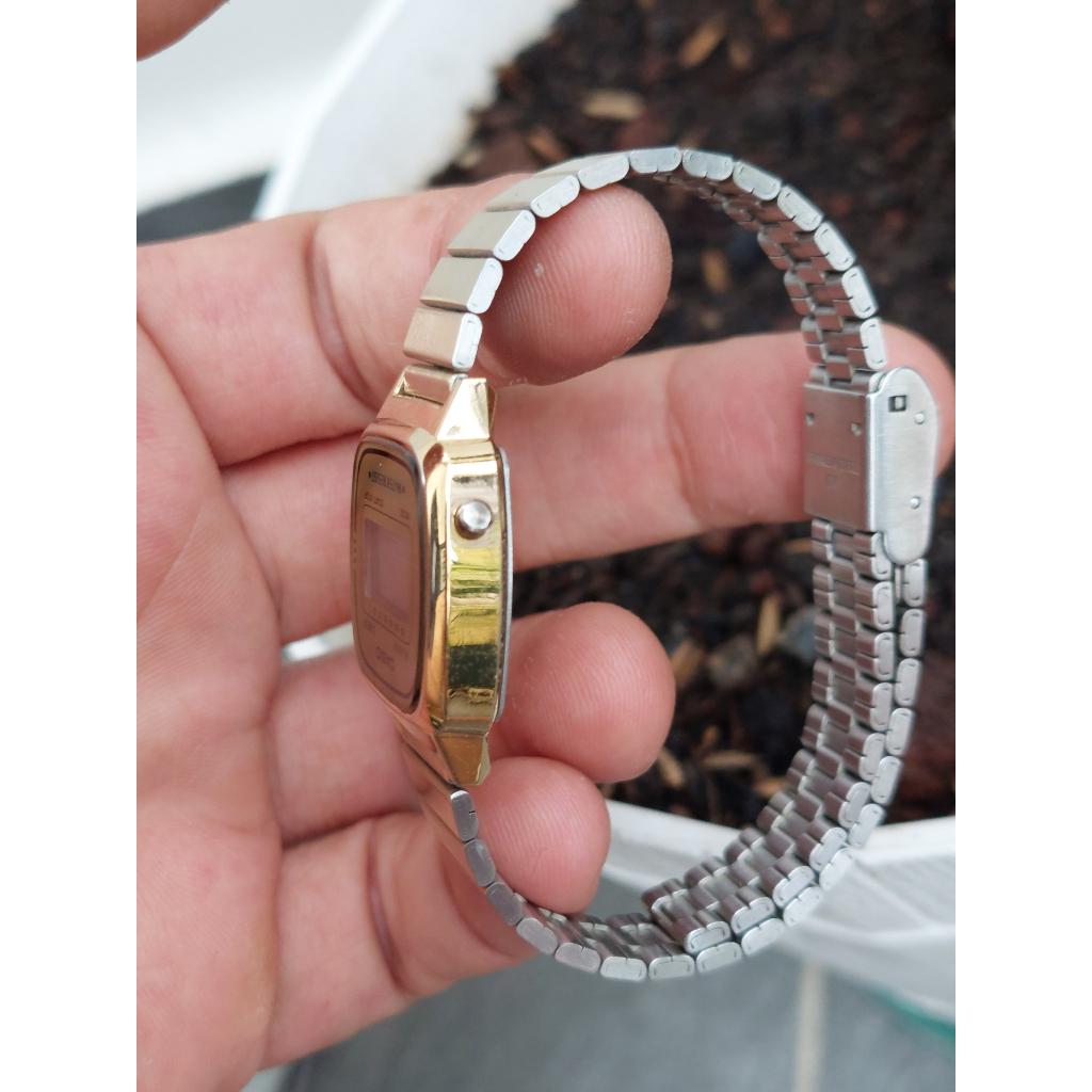 Đồng hồ nữ Casio LA.670W vàng nhạt chạy pin hàng Si