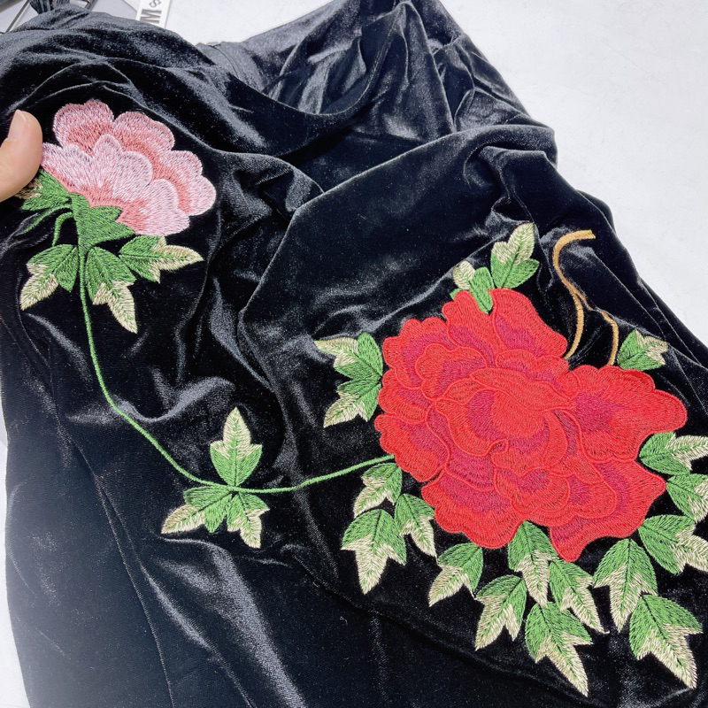 Váy nhung 2 dây chỉnh thêu hoa dáng suông 2 màu