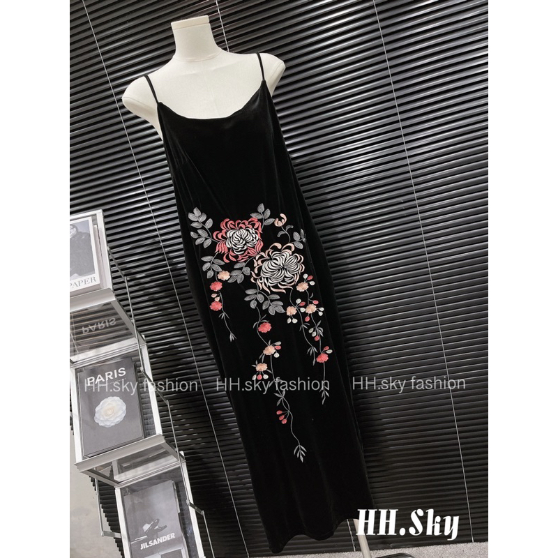 Váy nhung 2 dây chỉnh thêu hoa dáng suông 2 màu