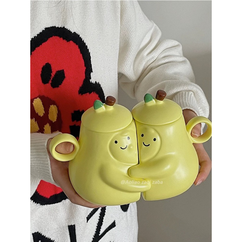 (VUI LÒNG NHẮN TIN TRƯỚC CHO SHOP) LY/CỐC TRÁI LÊ COUPLE ÔM NHAU DỄ THƯƠNG