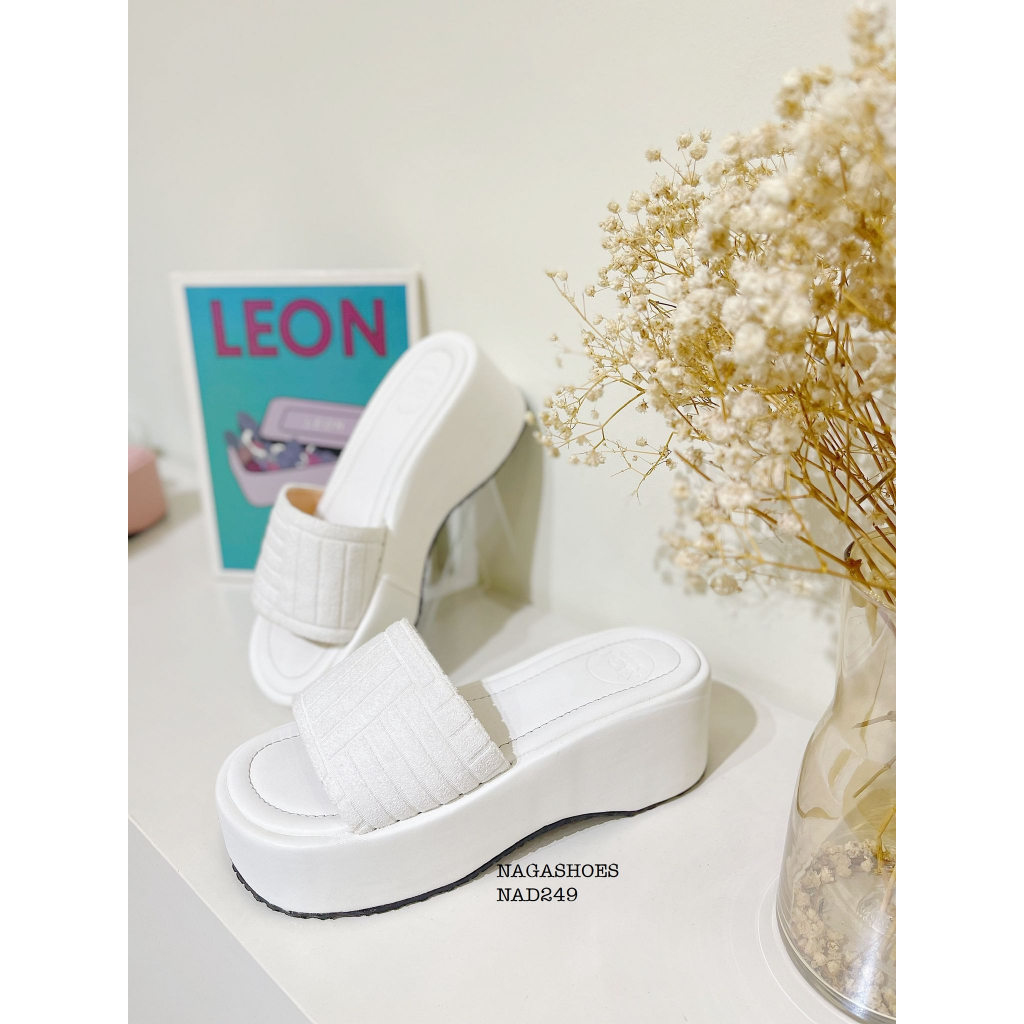 DÉP NAGASHOES ĐẾ BÁNH MÌ QUAI NGANG NHUNG 6P NAD249