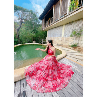 Đầm maxi hoa đỏ cổ yếm