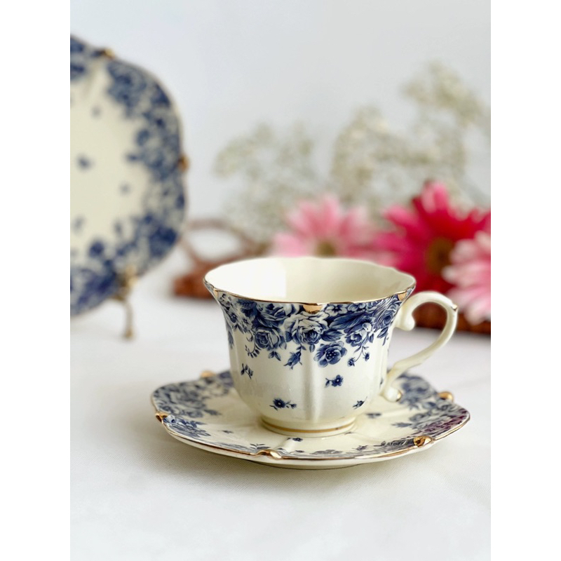 Đĩa và set tách trà gốm viền vàng kim hoa văn vintage