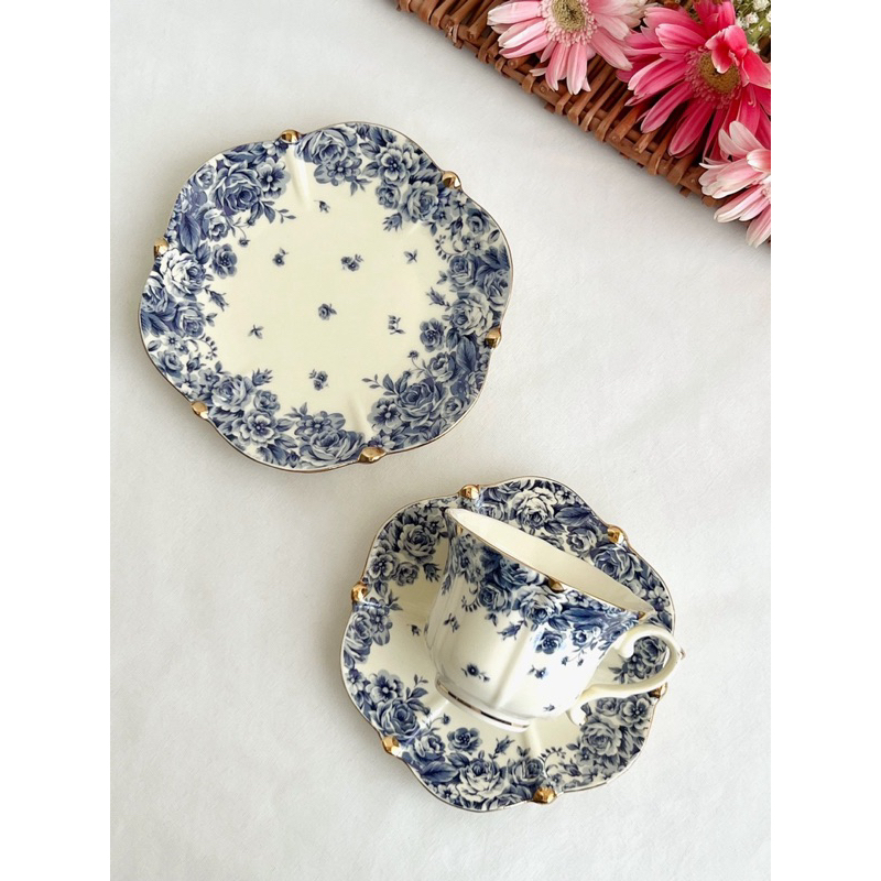 Đĩa và set tách trà gốm viền vàng kim hoa văn vintage