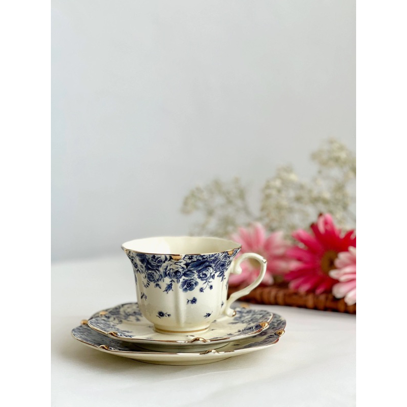 Đĩa và set tách trà gốm viền vàng kim hoa văn vintage