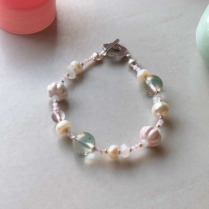Vòng tay xâu hạt PHẤN XANH tone nhẹ nhàng phối hạt trai và gốm - VUONQUOA