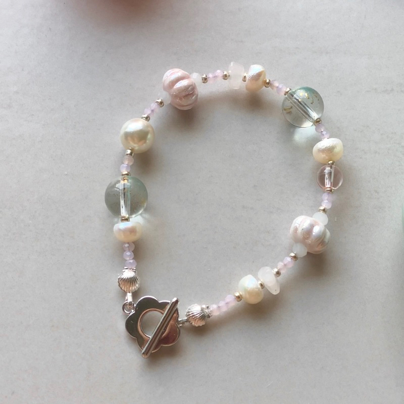 Vòng tay xâu hạt PHẤN XANH tone nhẹ nhàng phối hạt trai và gốm - VUONQUOA