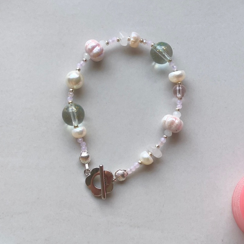 Vòng tay xâu hạt PHẤN XANH tone nhẹ nhàng phối hạt trai và gốm - VUONQUOA