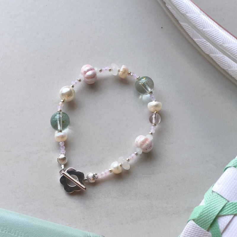 Vòng tay xâu hạt PHẤN XANH tone nhẹ nhàng phối hạt trai và gốm - VUONQUOA
