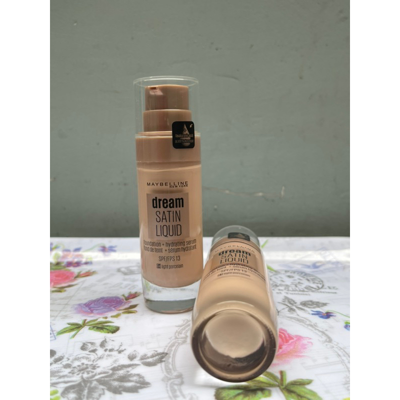 Kem nền Kem nền Maybelline Dream Satin Liquid Foundation Hydrating Serum 30mL