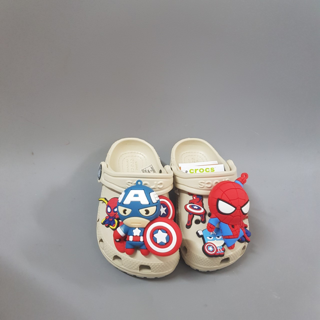 Dép Sục Crocs Classic Màu Be+ Sticker Cho Bé Gái . Sản Phẩm Cao Cấp, Nhựa Không Mùi . Trống Trơn Trượt.