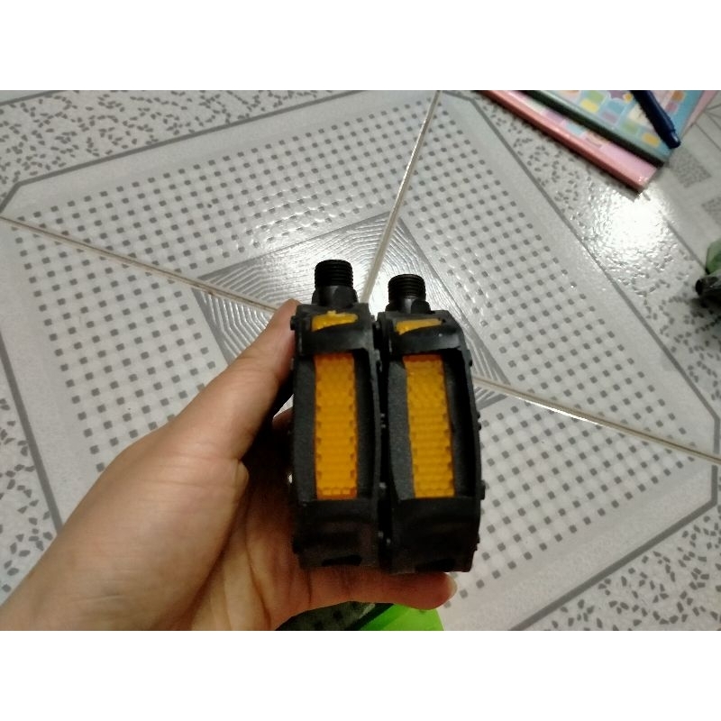 BÀN ĐẠP  XE ĐẠP TRẺ EM TỪ 12 - 16 INCHES