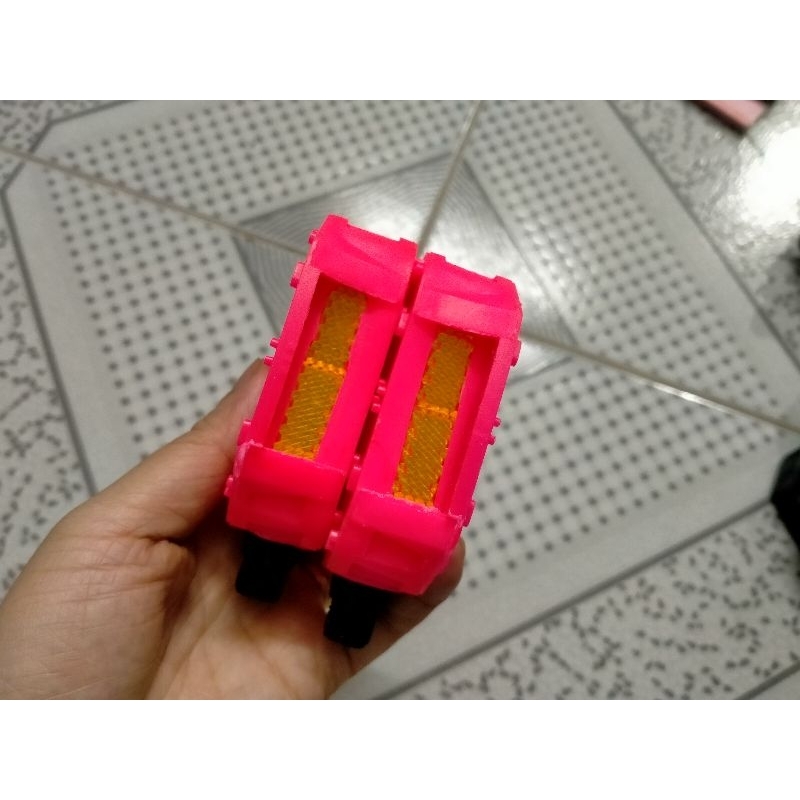 BÀN ĐẠP  XE ĐẠP TRẺ EM TỪ 12 - 16 INCHES