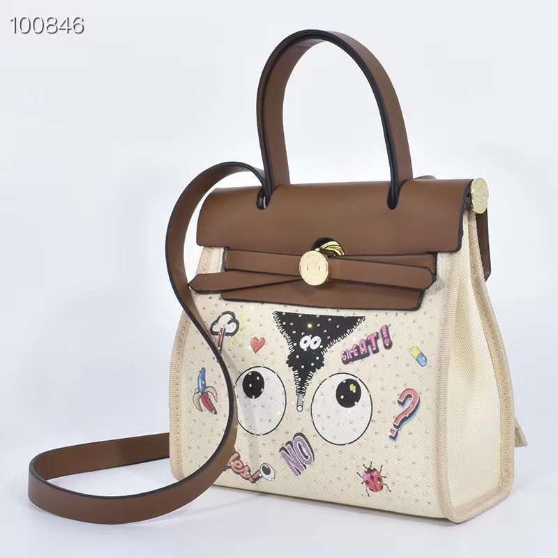 Túi dáng Herbag HM nâu phối trắng đeo chéo sang trọng tinh tế 2372K