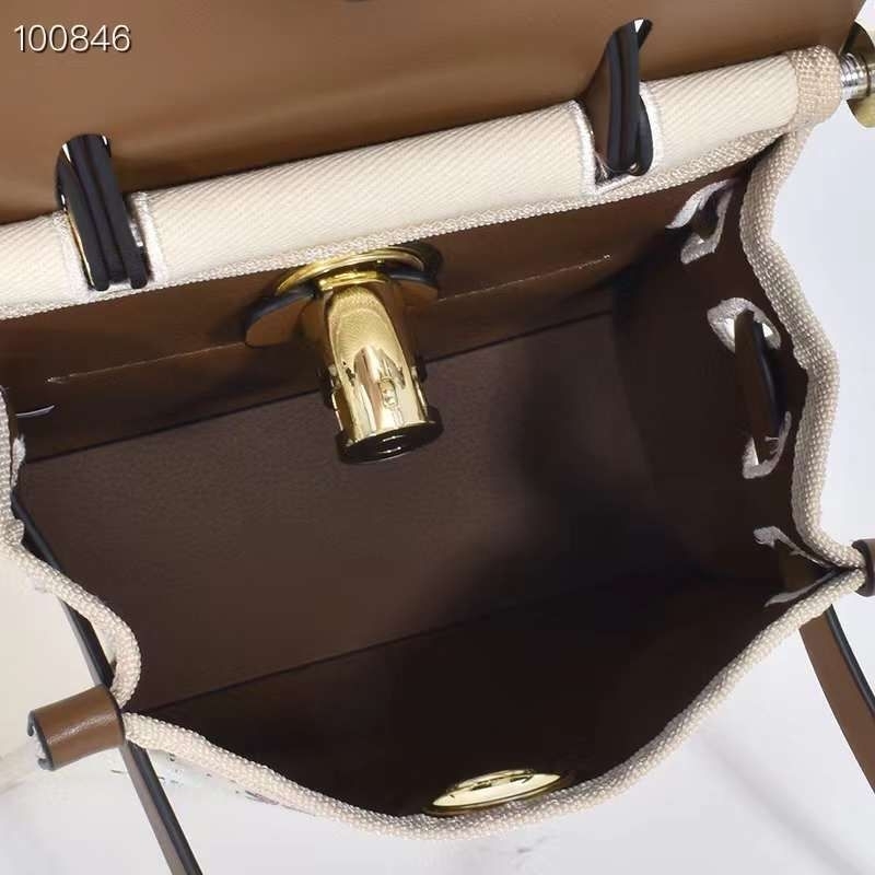 Túi dáng Herbag HM nâu phối trắng đeo chéo sang trọng tinh tế 2372K