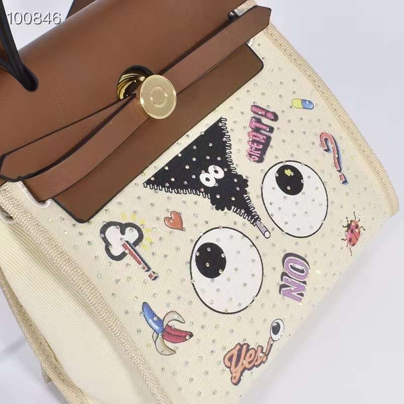 Túi dáng Herbag HM nâu phối trắng đeo chéo sang trọng tinh tế 2372K