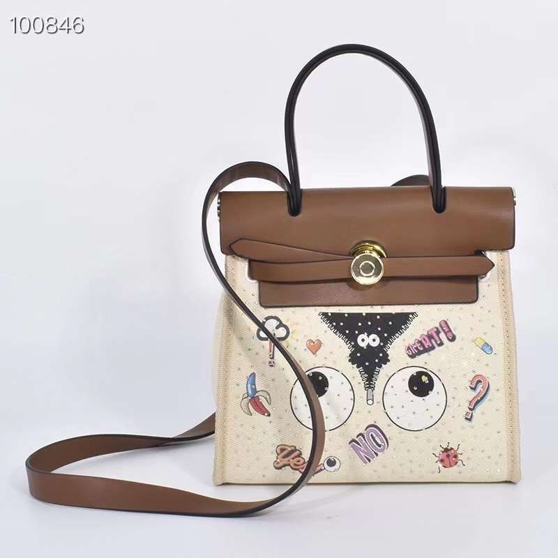 Túi dáng Herbag HM nâu phối trắng đeo chéo sang trọng tinh tế 2372K