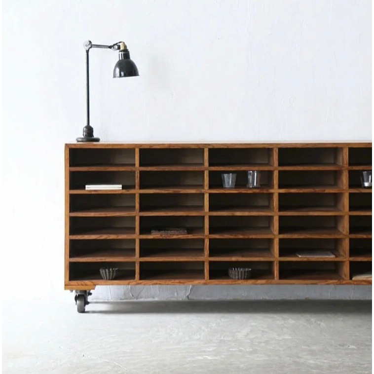 Kệ sách sản xuất mẫu mã kích thước theo yêu cầu